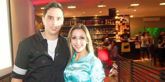Gabriel Balduino e Ana Lívia Manochio prestigiaram evento fashion que rolou em point da cidade 
